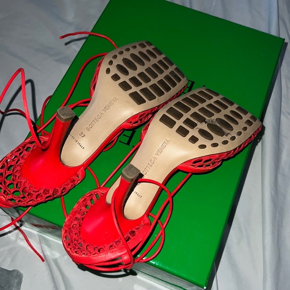 Slightly worn - Picture 2 of 4